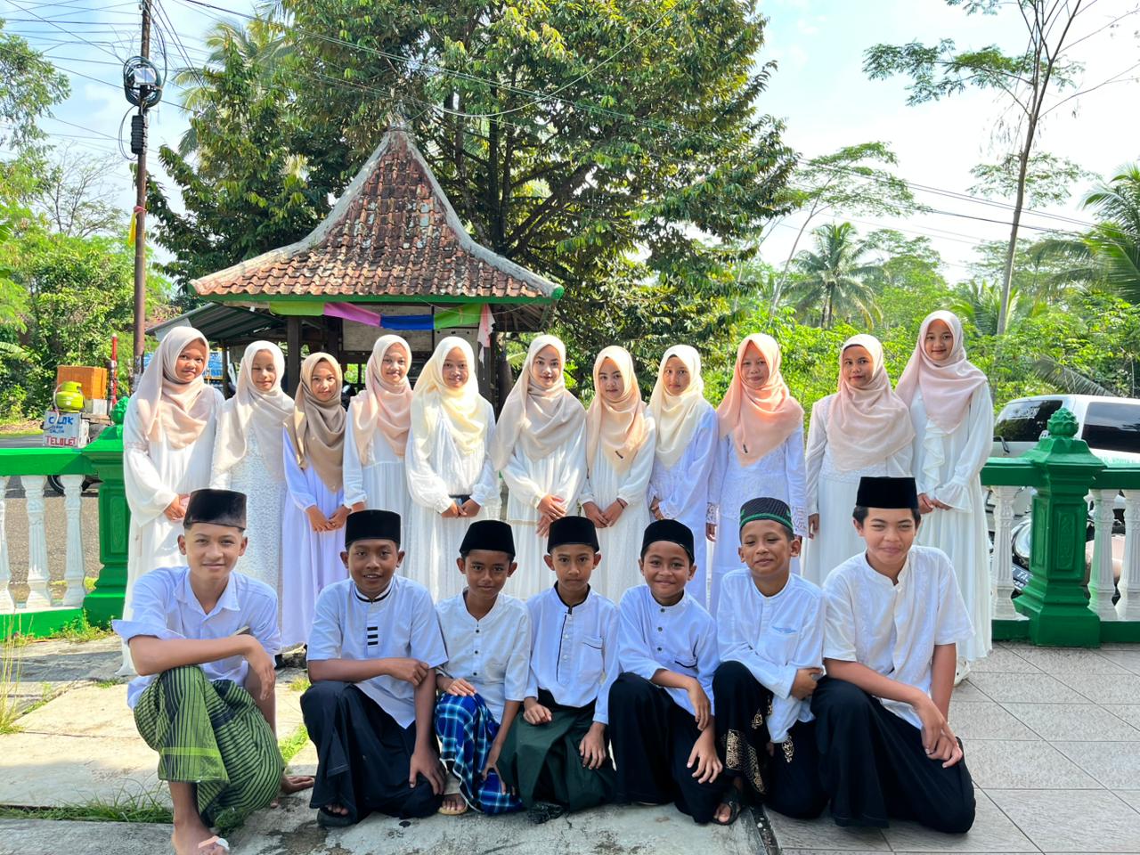 Penampilan Marawis dan Pembacaan Ayat Suci Al-Qur'an pada Kegiatan Modern Parenting dan Launching Aplikasi Scholarik Indonesia di MI Plus Al Hidayah Cimari - foto 1